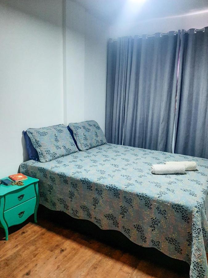 Quarto Amplo E Muito Confortavel Em Apartamento Espacoso